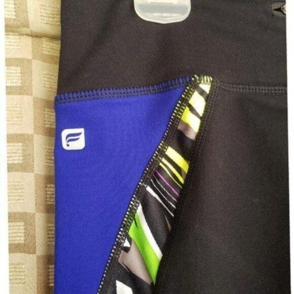 Fabletics Womens Cropped Leggings M Black Blue Midrise Athletic Yoga Workout - Picture 6 of 7